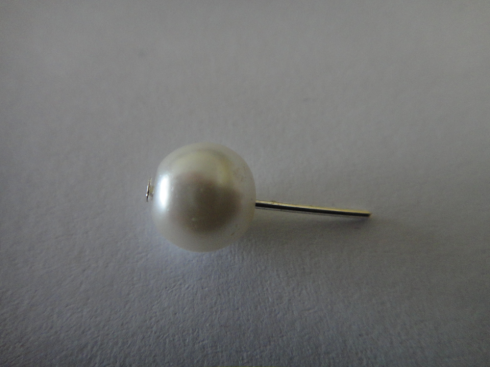 pearl on head pin, cut